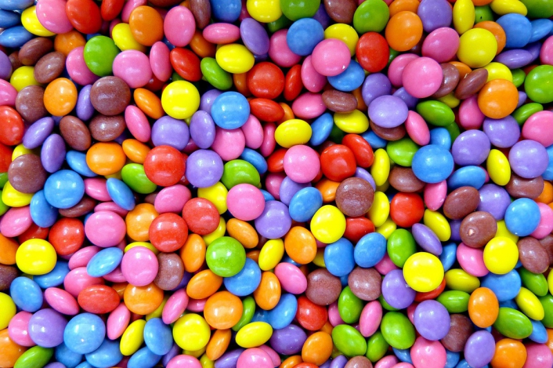 confiserie-SIGNES-min_smarties_confectionery_lenses-1150911